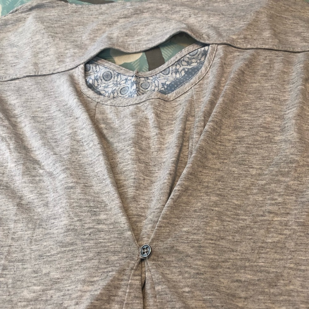 6 FOR $10 Maurice’s size xs top open back - Picture 5 of 5